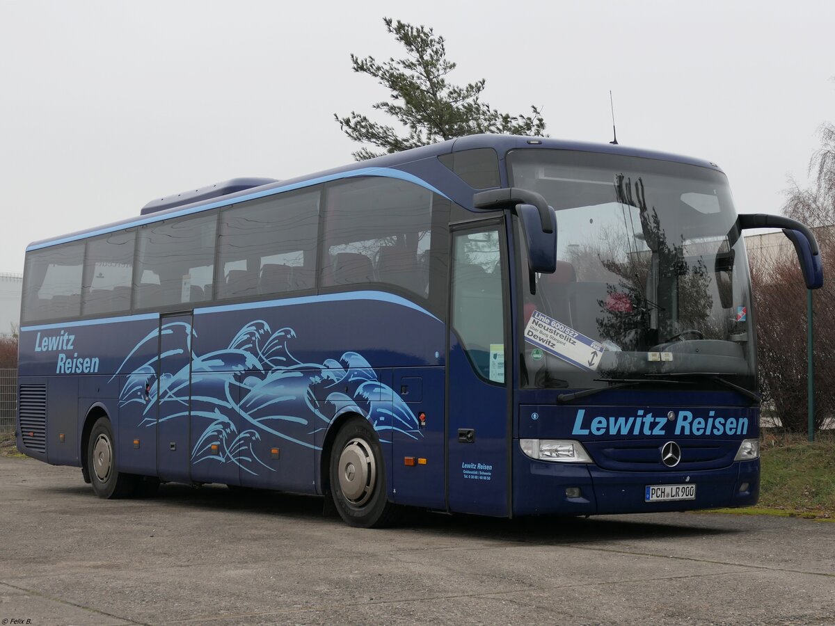 Mercedes Tourismo von Lewitz-Reisen aus Deutschland in Neubrandenburg.