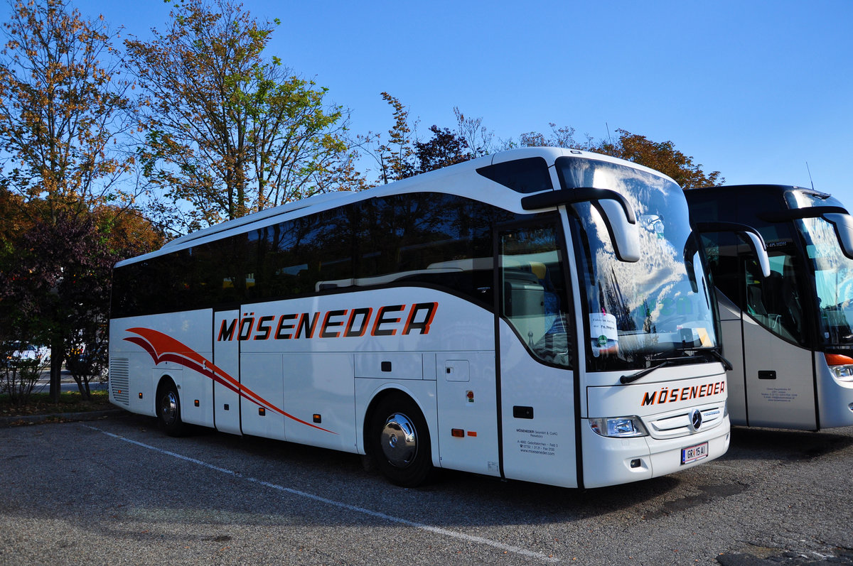 Mercedes Tourismo von M�seneder Reisen aus �sterreich in Krems gesehen.