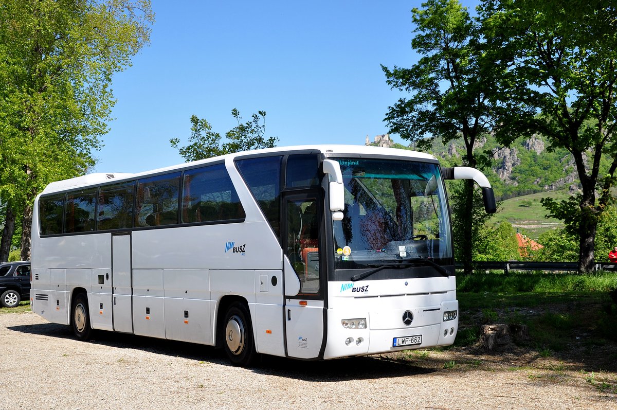 Mercedes Tourismo von NIMI Bus aus Ungarn in D�rnstein/Nieder�sterreich gesehen.