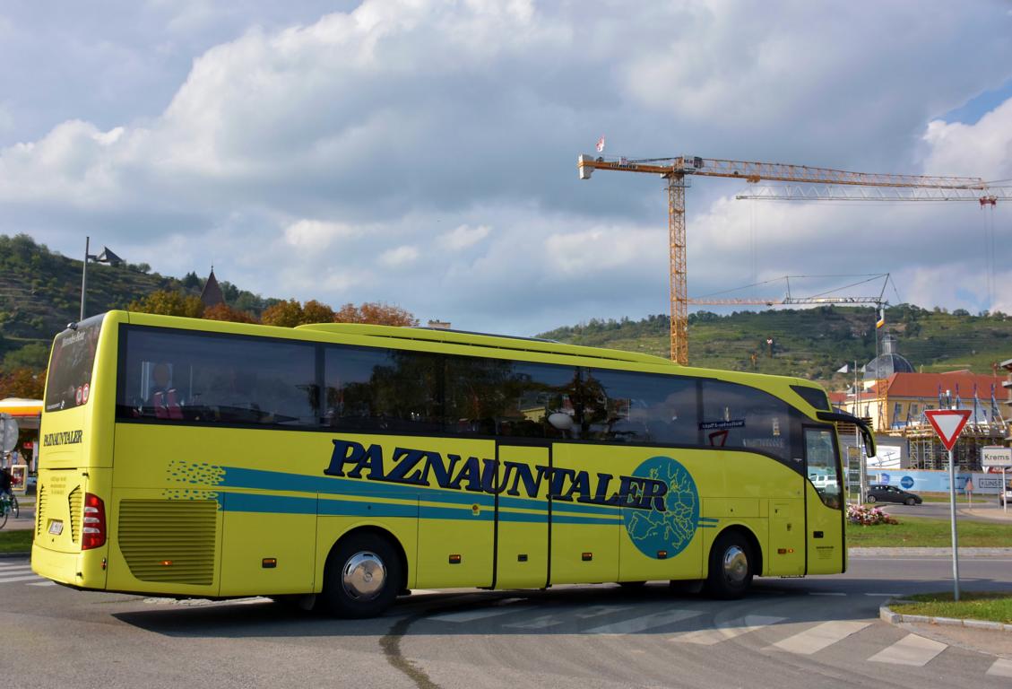 Mercedes Tourismo von Paznauntaler Reisen aus �sterreich 09/2017 in Krems.