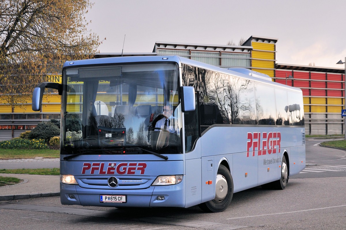 Mercedes Tourismo von Pfleger Reisen aus �sterreich am 6.4.2015 in Krems.