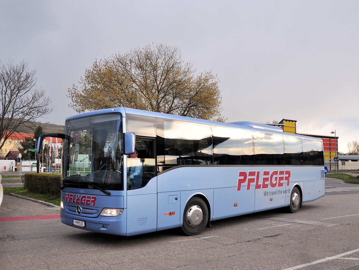 Mercedes Tourismo von Pfleger Reisen aus �sterreich am 6.4.2015 in Krems.