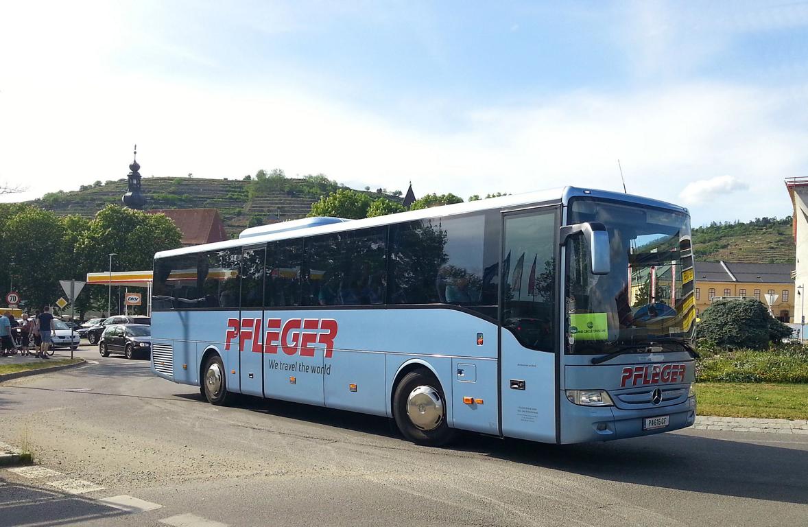 Mercedes Tourismo von Pfleger Reisen aus N.�. im Mai 2018 in Krems.