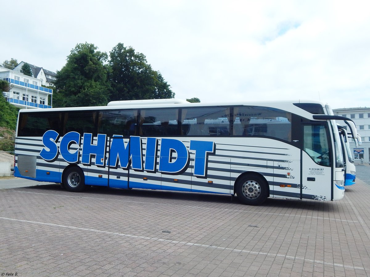 Mercedes Tourismo von Schmidt aus Deutschland im Stadthafen Sassnitz.