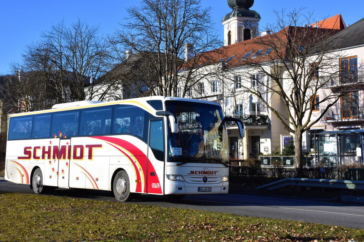 Mercedes Tourismo von Schmidt Reisen aus der BRD in Krems.
