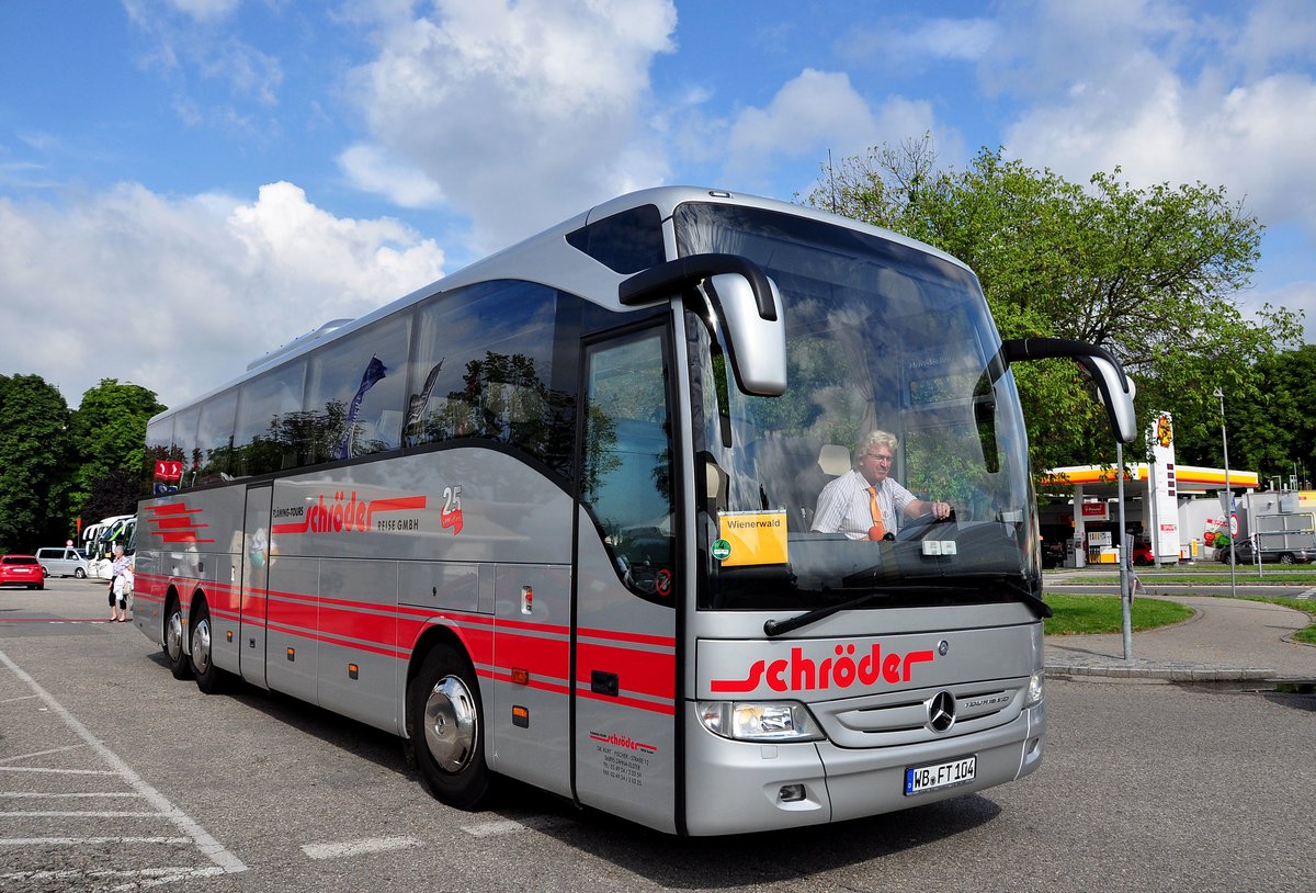 Mercedes Tourismo von Schr�der Reisen aus der BRD in Krems gesehen.