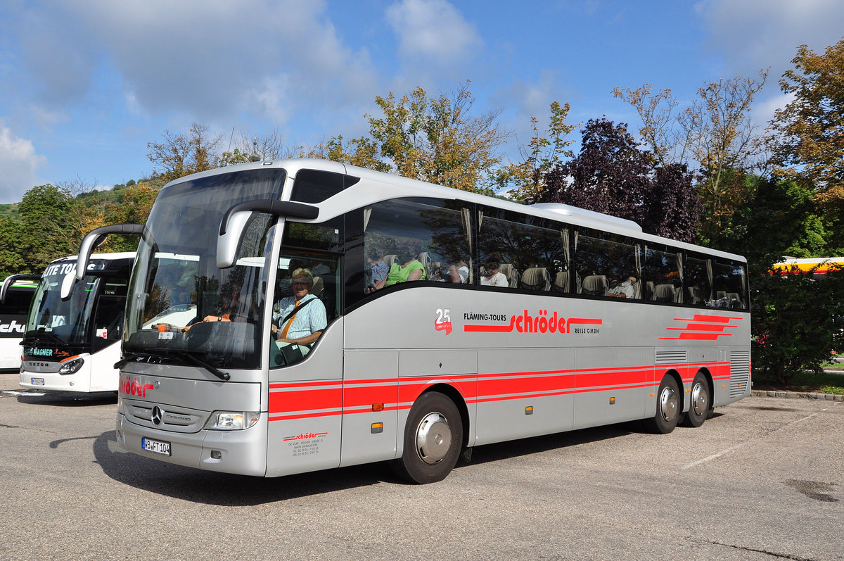 Mercedes Tourismo von Schr�der Reisen aus der BRD in Krems gesehen.