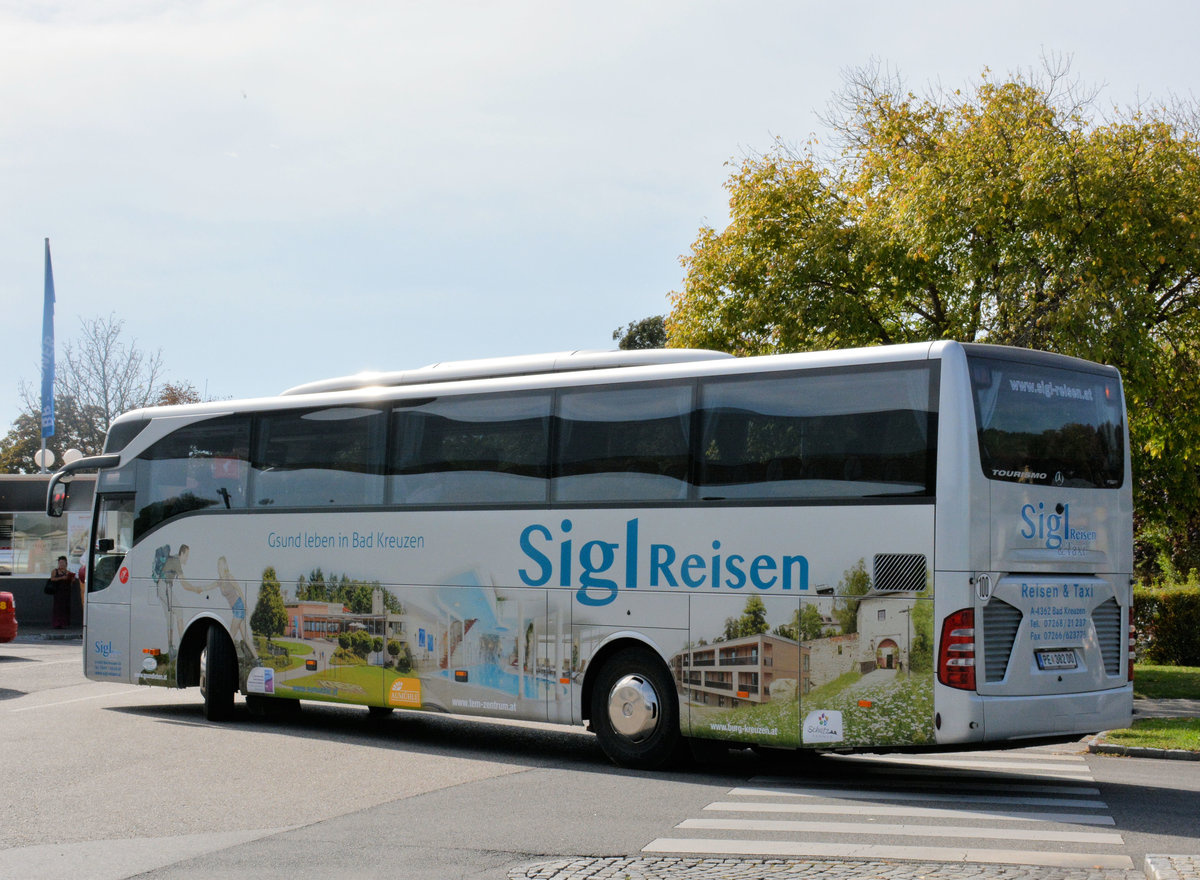 Mercedes Tourismo von Sigl reisen aus �sterreich in Krems gesehen.