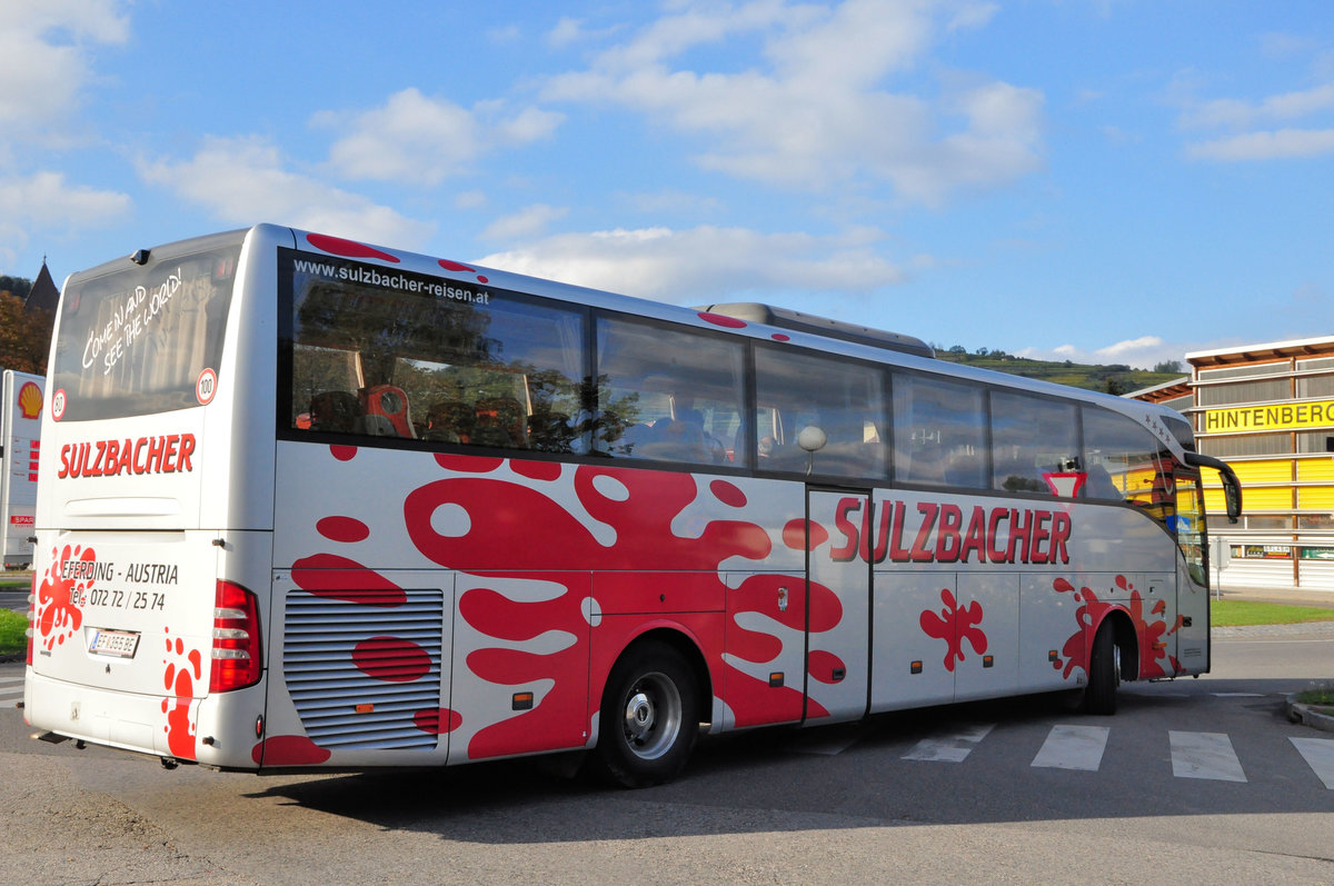 Mercedes Tourismo von Sulzbacher Reisen aus Ober�sterreich in Krems gesehen.