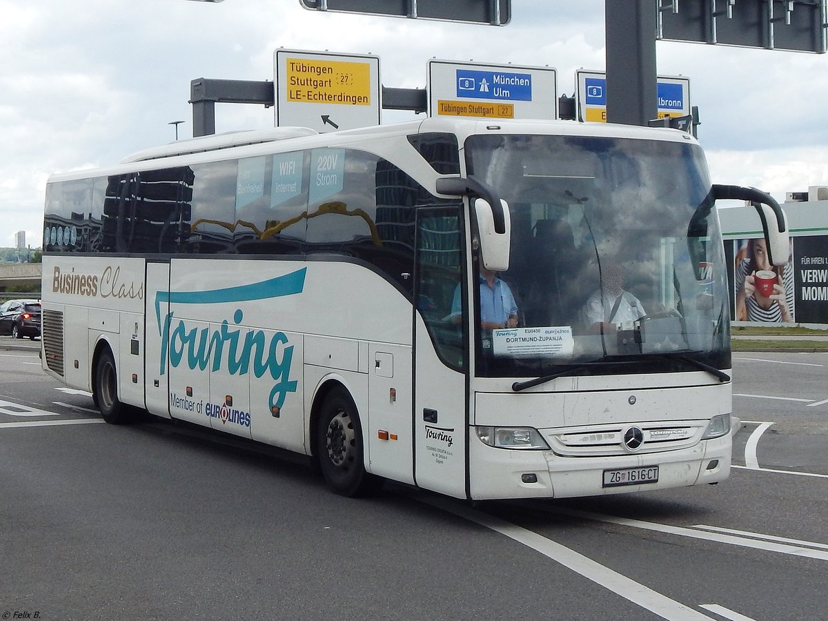 Mercedes Tourismo von Touring aus Kroatien in Stuttgart.