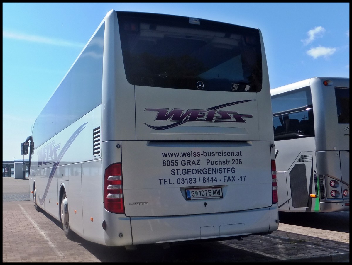 Mercedes Tourismo von Weiss aus �sterreich im Stadthafen Sassnitz.