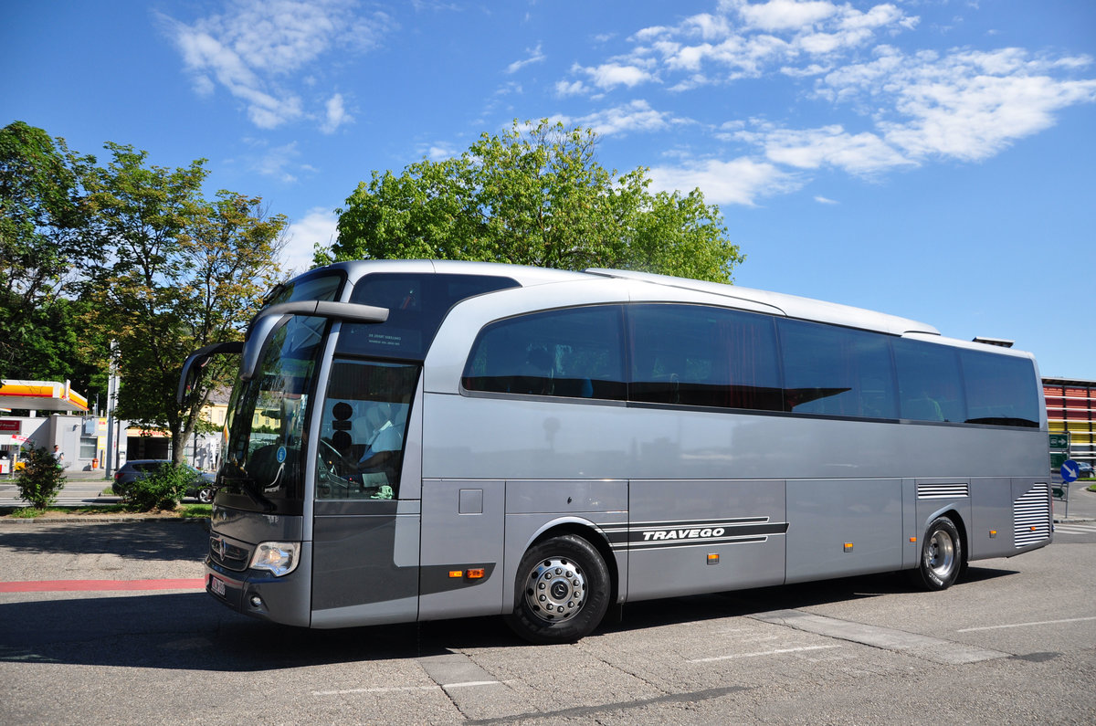 Mercedes Travego aus Ungarn in Krems gesehen.