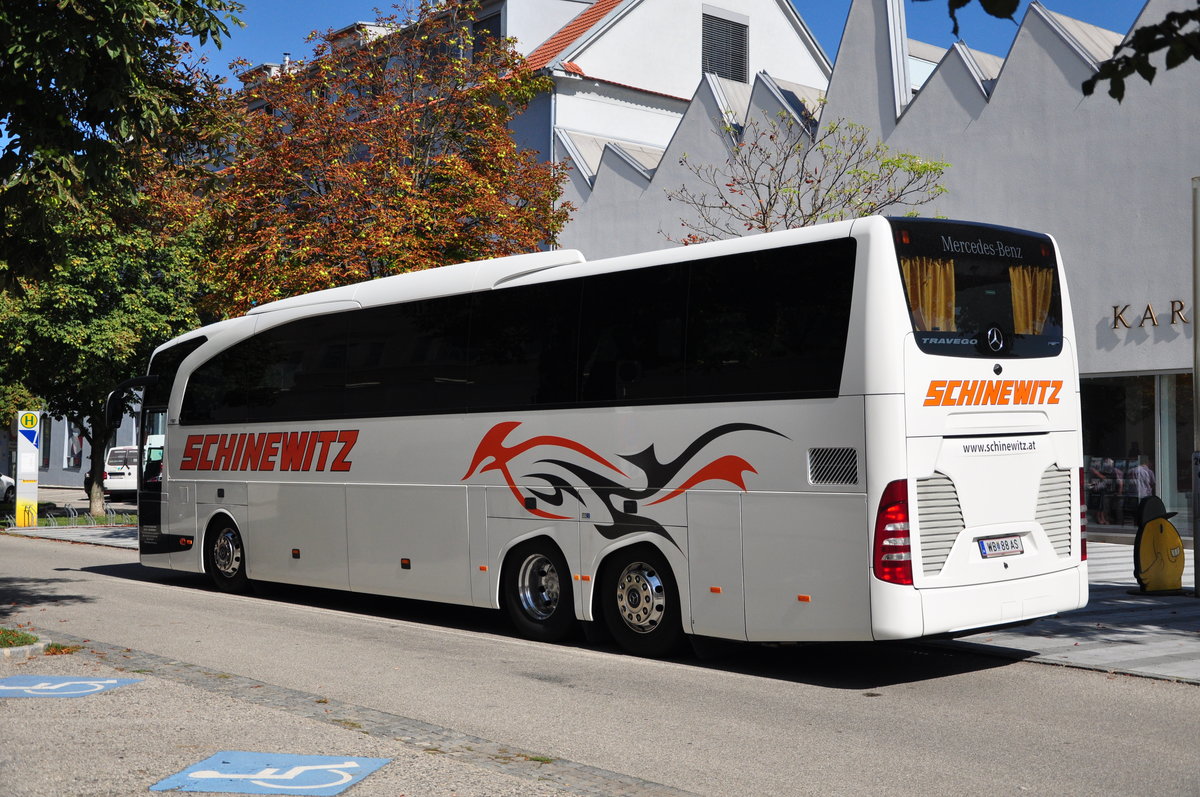 Mercedes Travego vom Autobusunternehmen Helmut Schinewitz aus �sterreich in Krems gesehen.