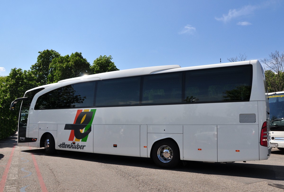 Mercedes Travego von Eibisberger Reisen aus �sterreich am 27.4.2015 in Krems.