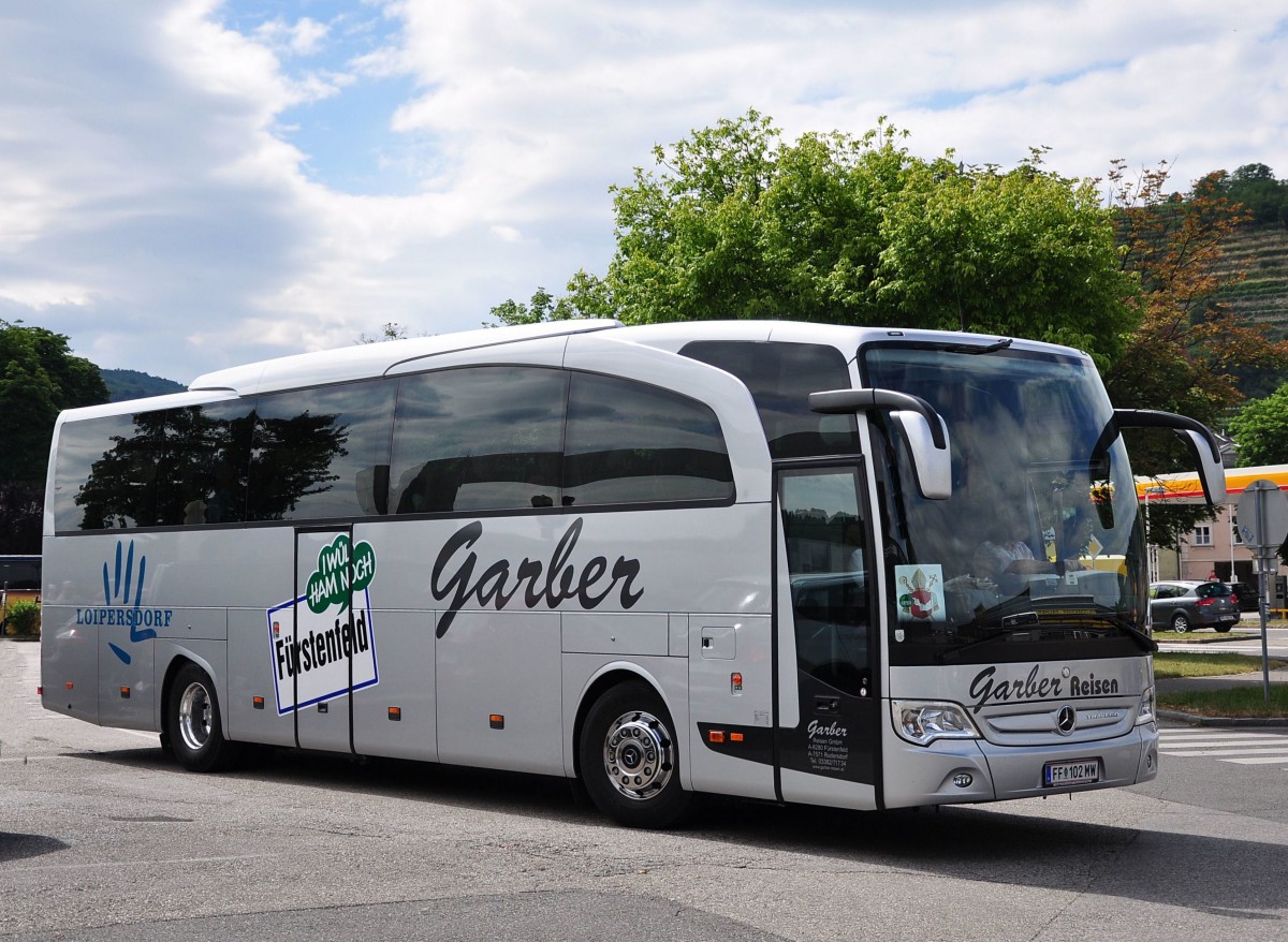 Mercedes Travego von Garber Reisen aus �sterreich im Juni 2015 in Krems gesehen.