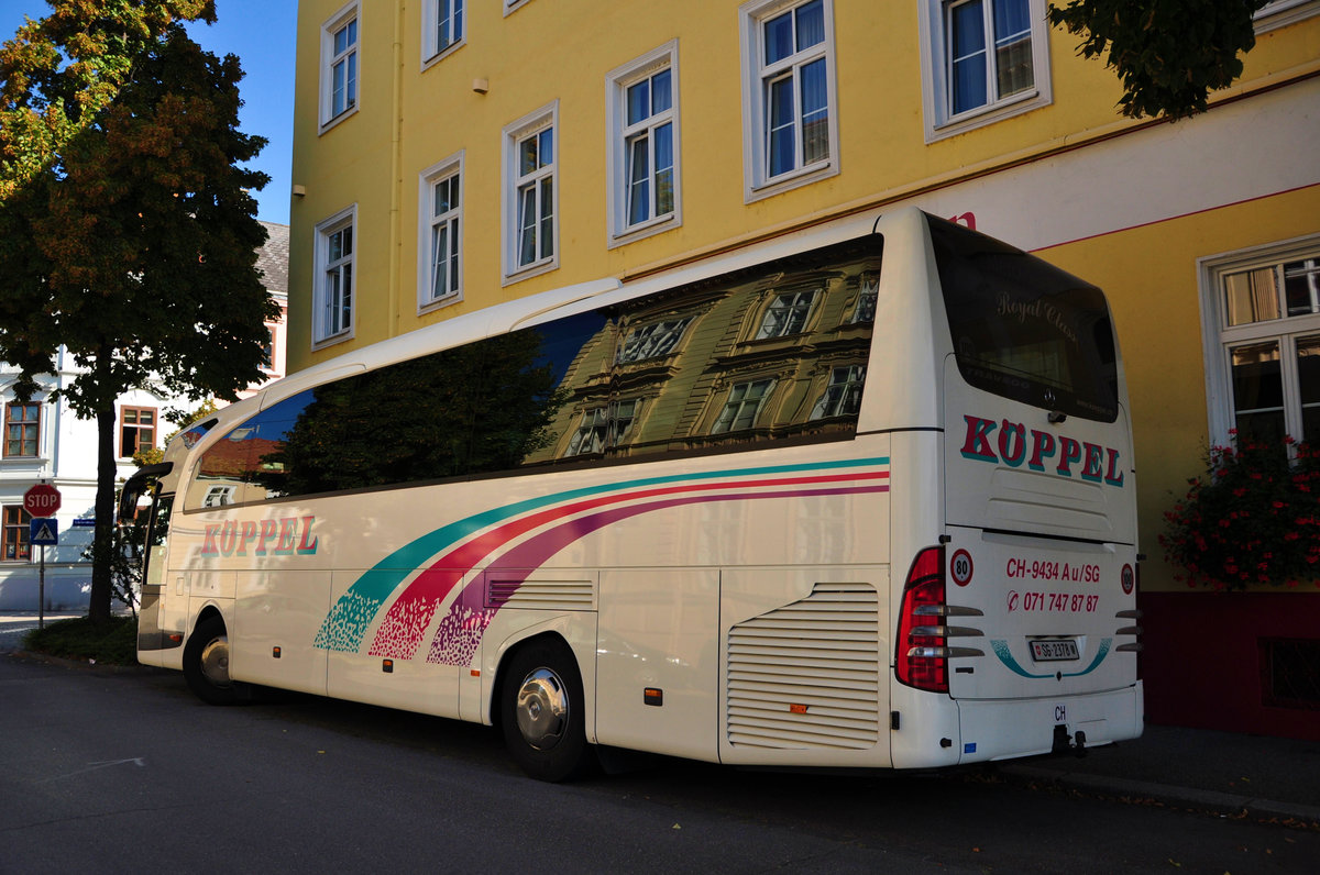 Mercedes Travego von K�ppel Reisen aus der CH in Krems gesehen.