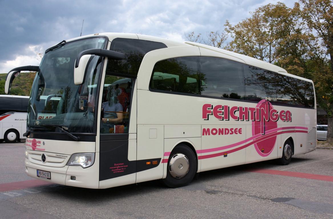 Mercedes Travego mit Radanh�nger von Feichtinger Reisen aus �sterreich 07/2017 in Krems.