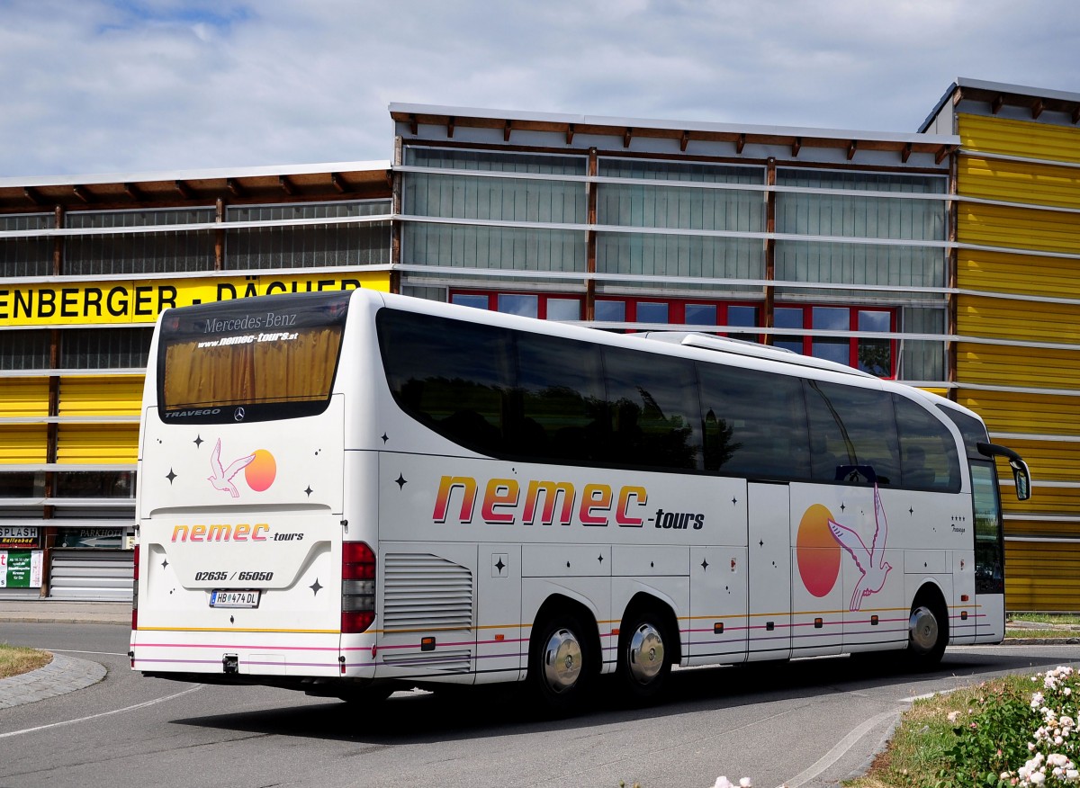 Mercedes Travego von der Nemec Touristik aus �sterreich im Juni 2015 in Krems.