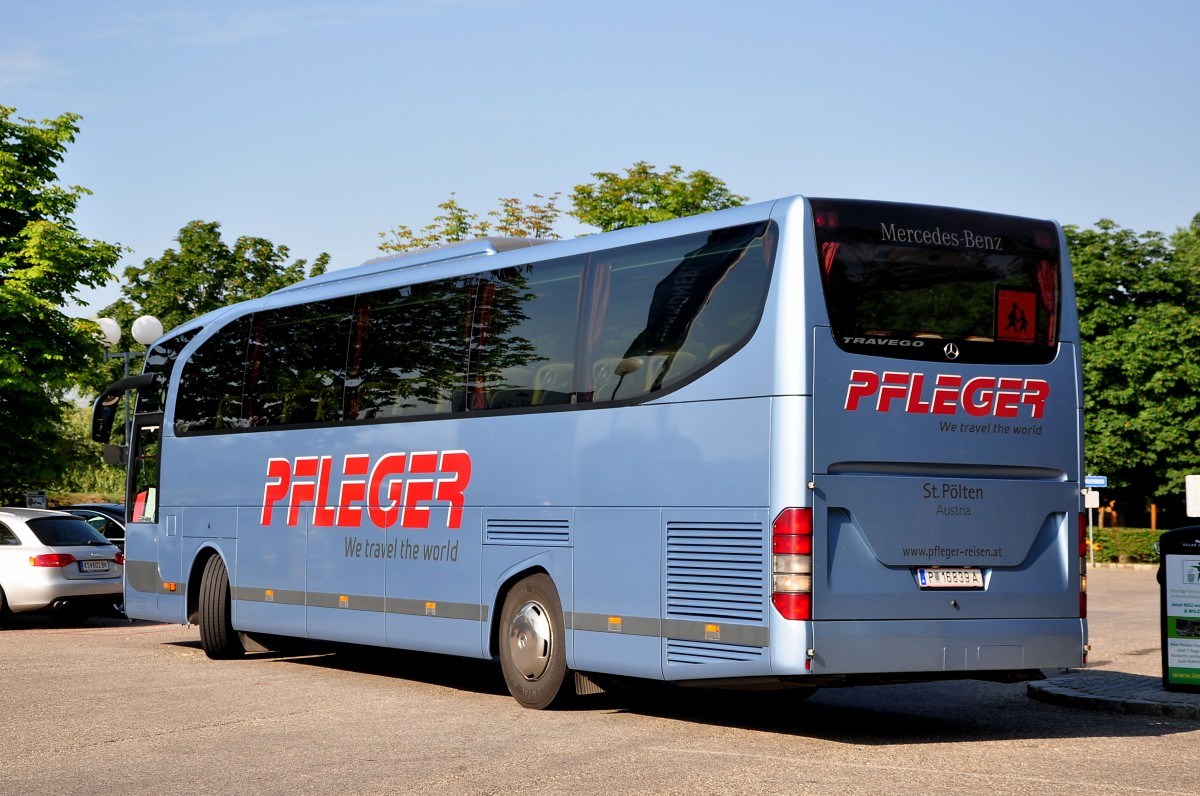 Mercedes Travego von Pfleger Reisen aus Nieder�sterreich im Juli 2015 in Krems.
