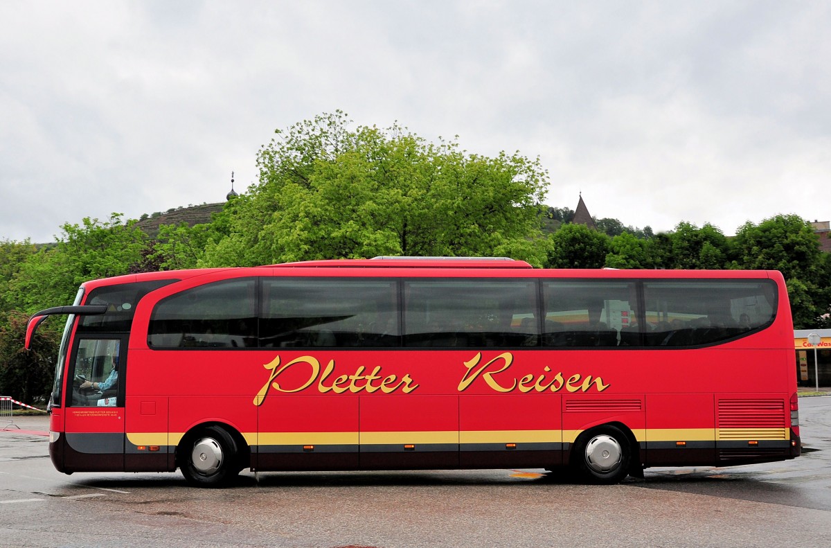 Mercedes Travego von Pletter Reisen aus Wien am 17.Mai 2014 in Krems gesehen.