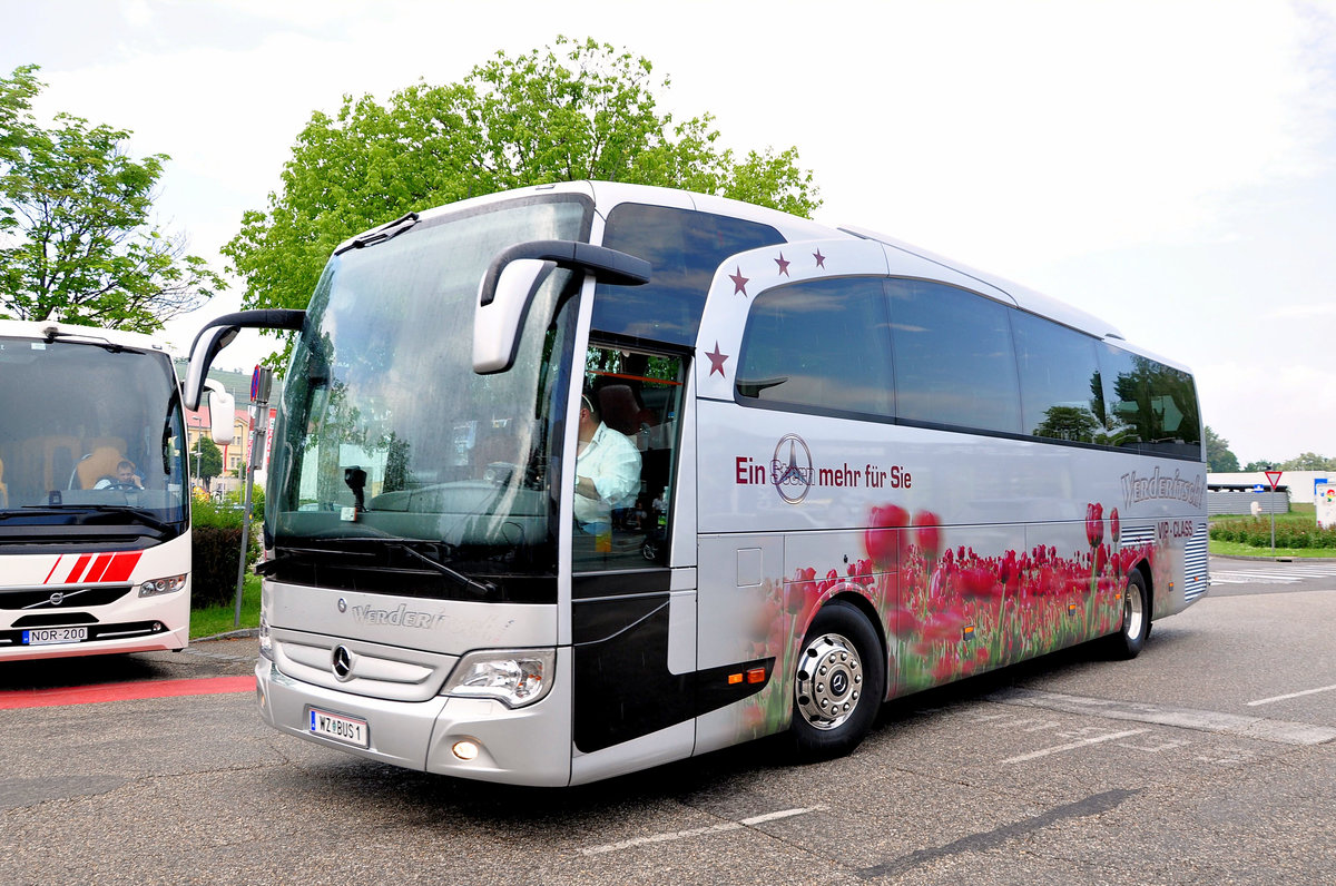 Mercedes Travego von Werderitsch Reisen aus �sterreich in Krems gesehen.