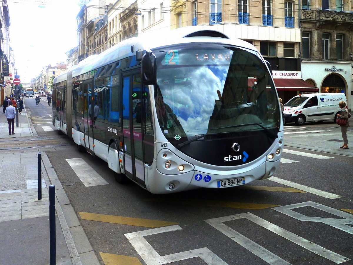 NANCY - Das Busnetz der STAN von Nancy wurde durch eine neue Linie  Stanway  mit eigenen Korridoren ausgebaut. Dazu wurden 24 Gelenkbusse des Typs Irisbus Crealis Neo 18 GNV gekauft. 28.05.2015 
