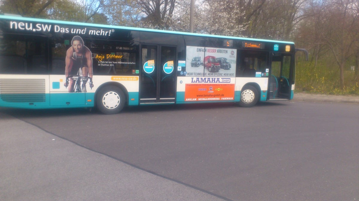 ....NB SW 541  nach langer Zeit wird mal wieder auf den Bussen der Stadt Werbung f�r eine Werkstatt.....was man fr�her �fters  gesehen hat auf den Bussen der Stadtwerke 