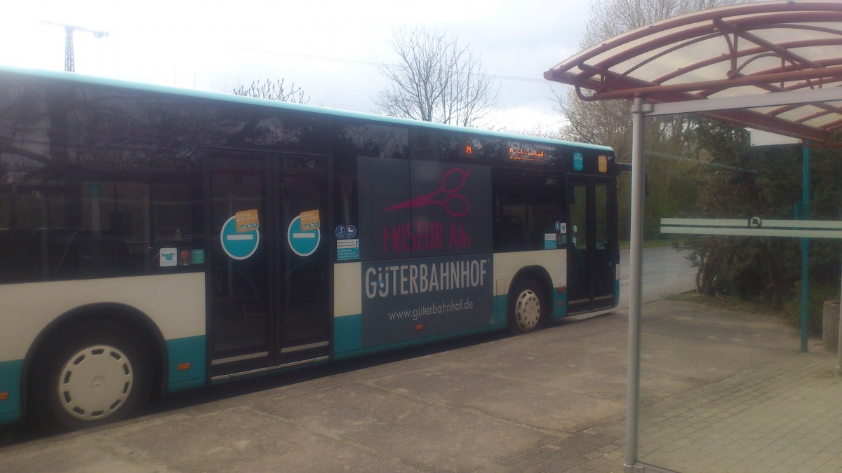 .....NB SW 585 und auch dieser Citaro hat wie schon andere Fahrzeuge im Fuhrpark hat Werbung f�r den G�terbahnhof erhalten...hier wird f�r den Friseur geworben