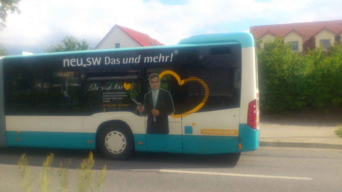 .....NB SW 594 au�er die Mitarbeiter die am Fahrzeug zu sehen sind ist jeweils ein anderer  