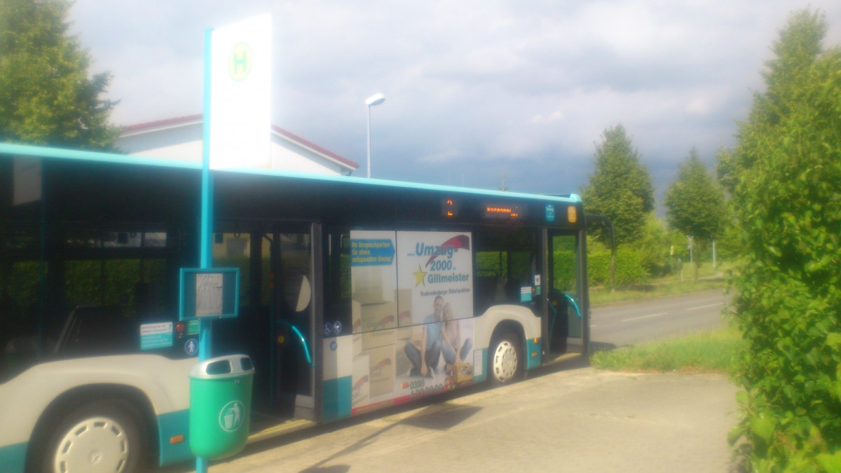 ....NB SW 594 ist seit den 16.7. auf den Stra�en der Stadt unterwegs er hat auch gleich seine Werbung bekommen f�r eine Neubrandenburger M�bel Spedition
......die Traffic Board sind auf beiden Seiten identisch