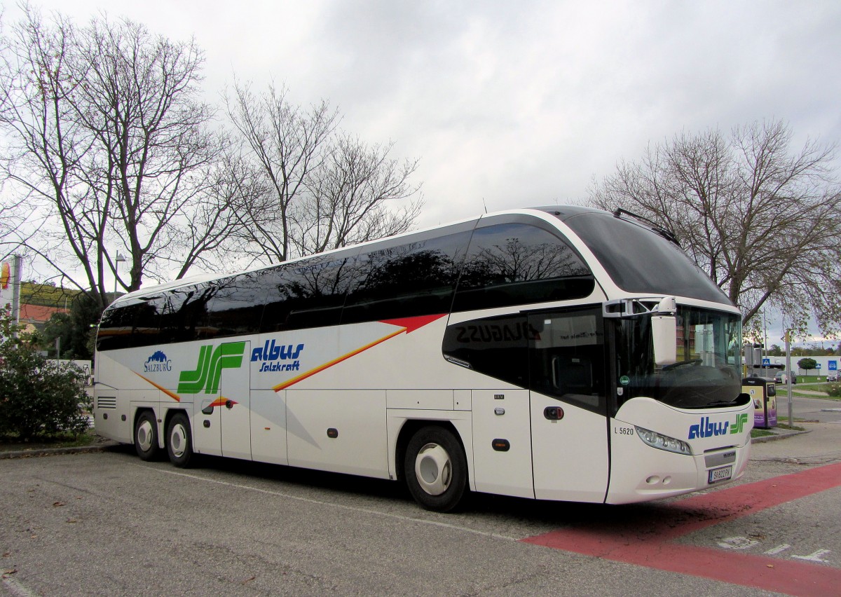 Neoplan Cityliner von albus aus �sterreich am 22.10.2014 in Krems.