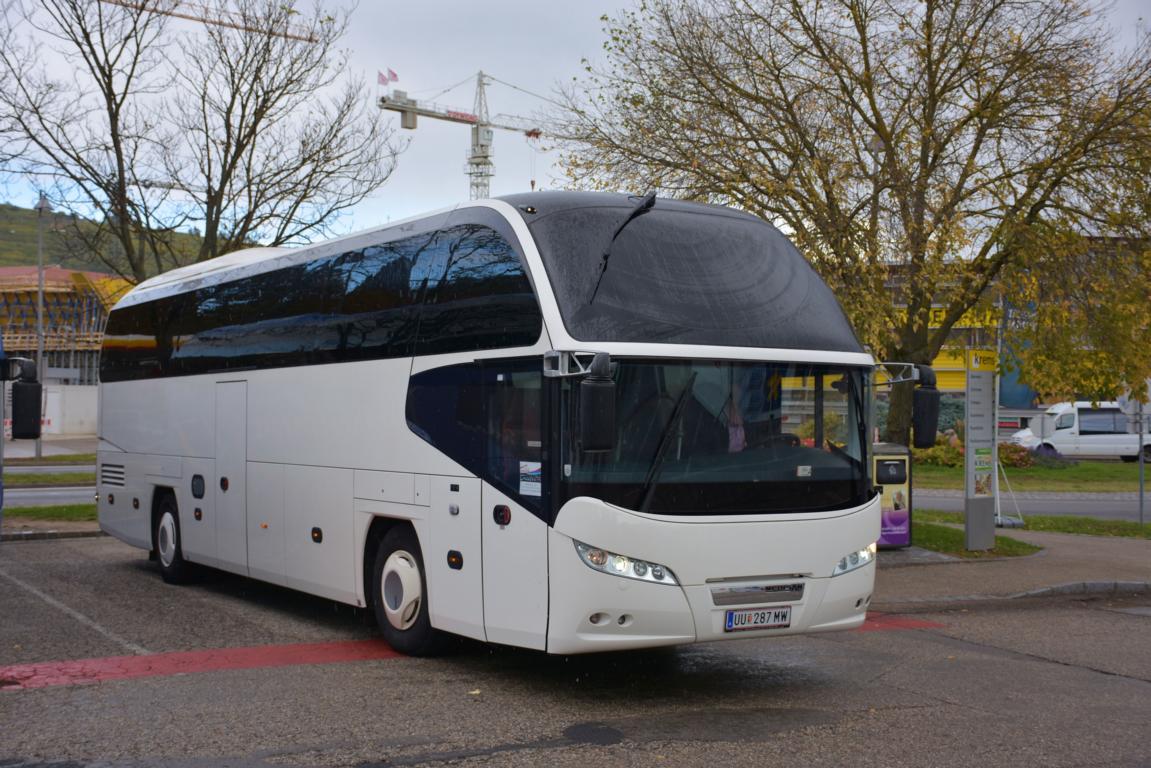 Neoplan Cityliner aus Ober�sterreich 10/2017 in Krems.