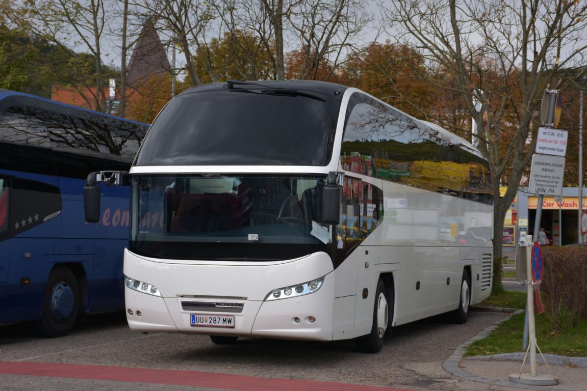 Neoplan Cityliner aus Ober�sterreich 10/2017 in Krems.