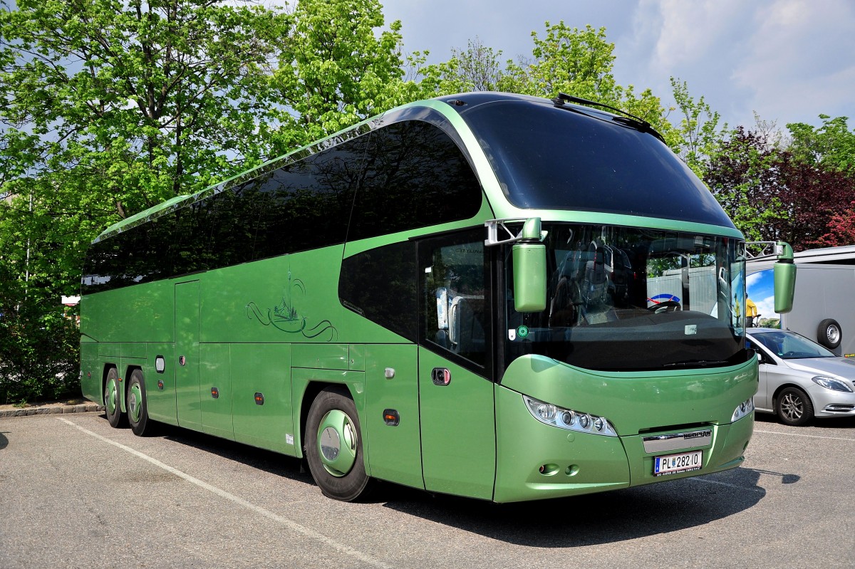 Neoplan Cityliner aus �sterreich im Mai 2014 in Krems.