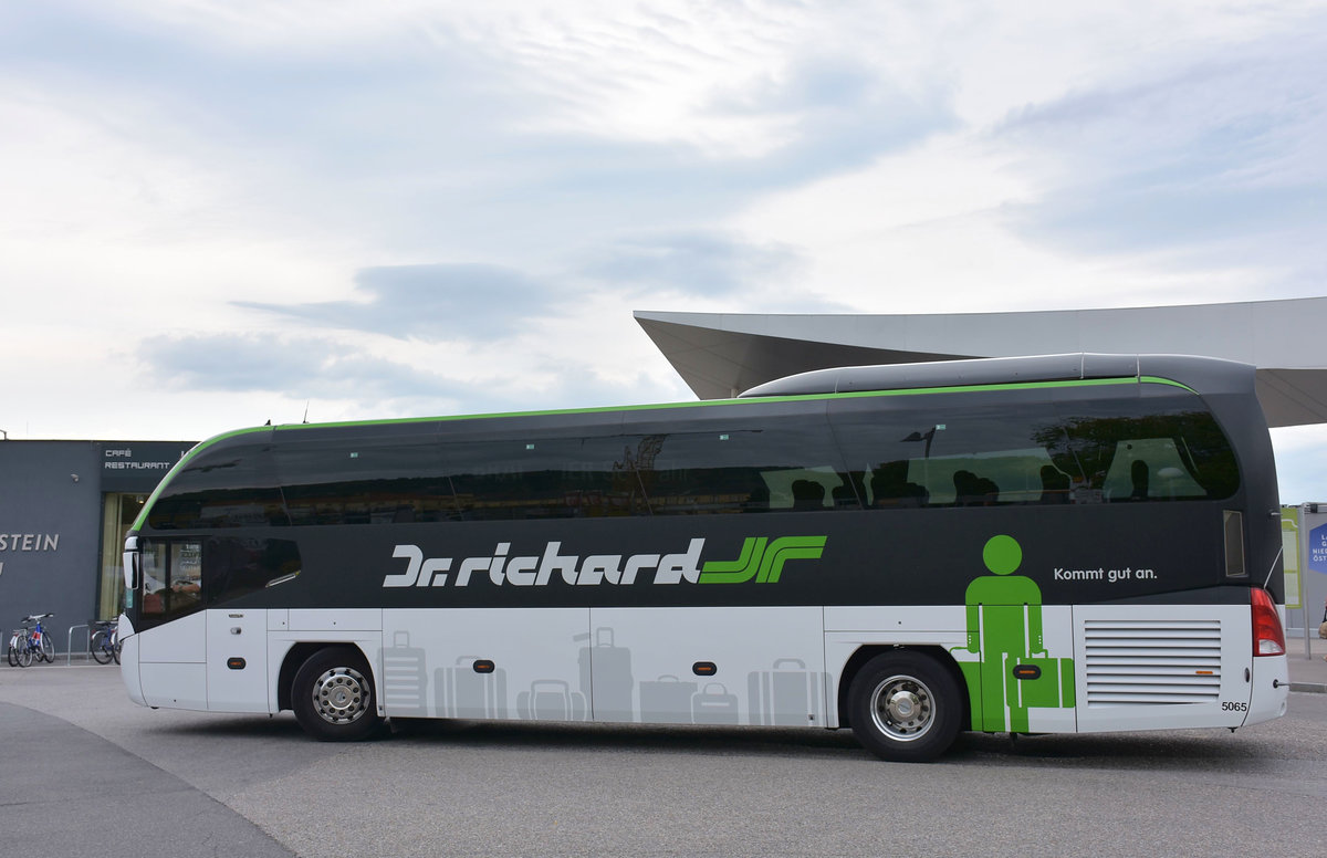 Neoplan Cityliner von Dr. Richard Reisen aus Wien 2017 in Krems.