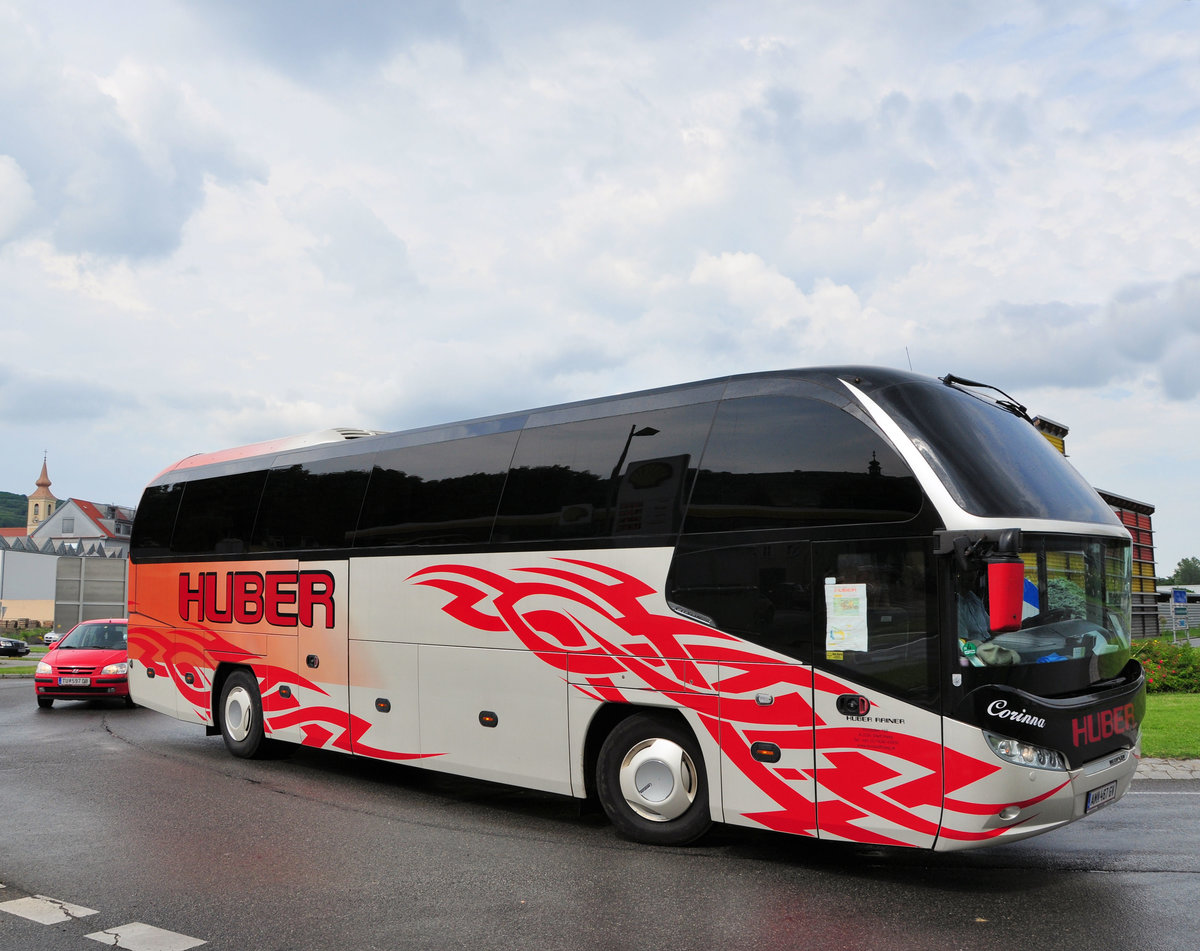 Neoplan Cityliner von Huber Reisen aus Nieder�sterreich in Krems unterwegs.