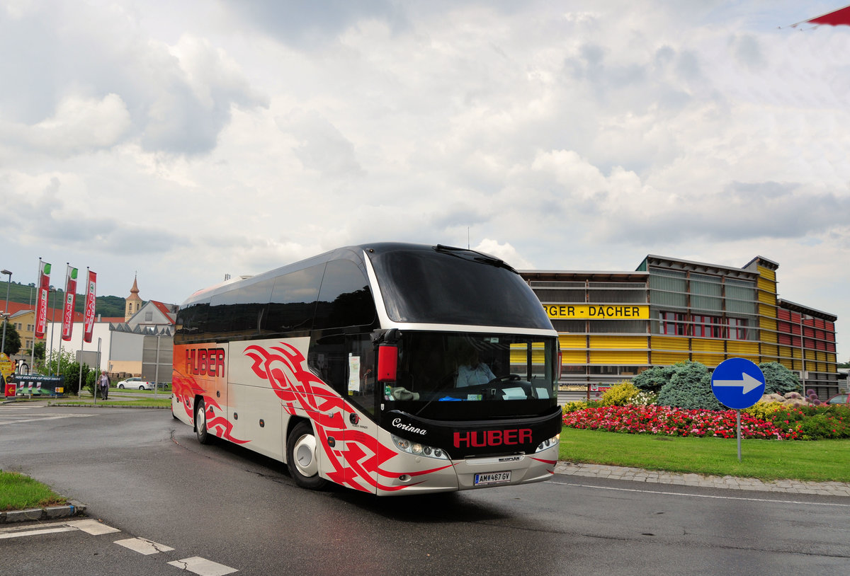 Neoplan Cityliner von Huber Reisen aus Nieder�sterreich in Krems unterwegs.
