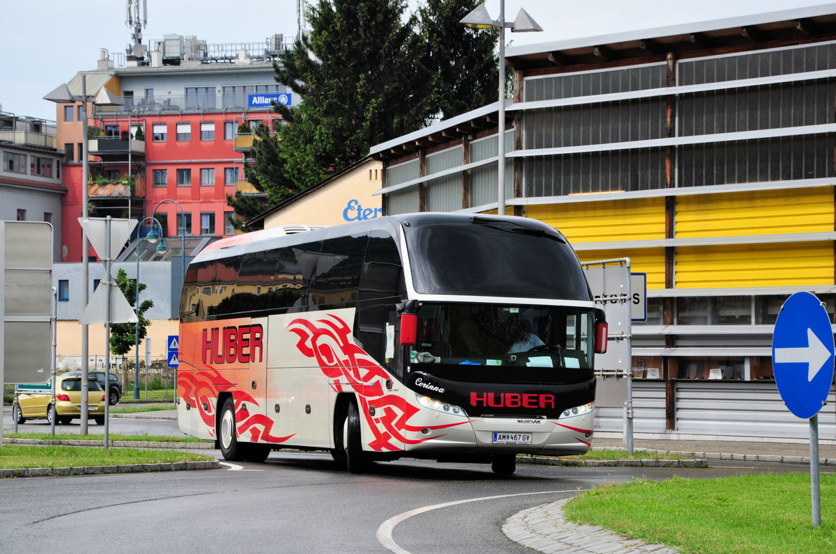 Neoplan Cityliner von Huber Reisen aus Nieder�sterreich in Krems unterwegs.