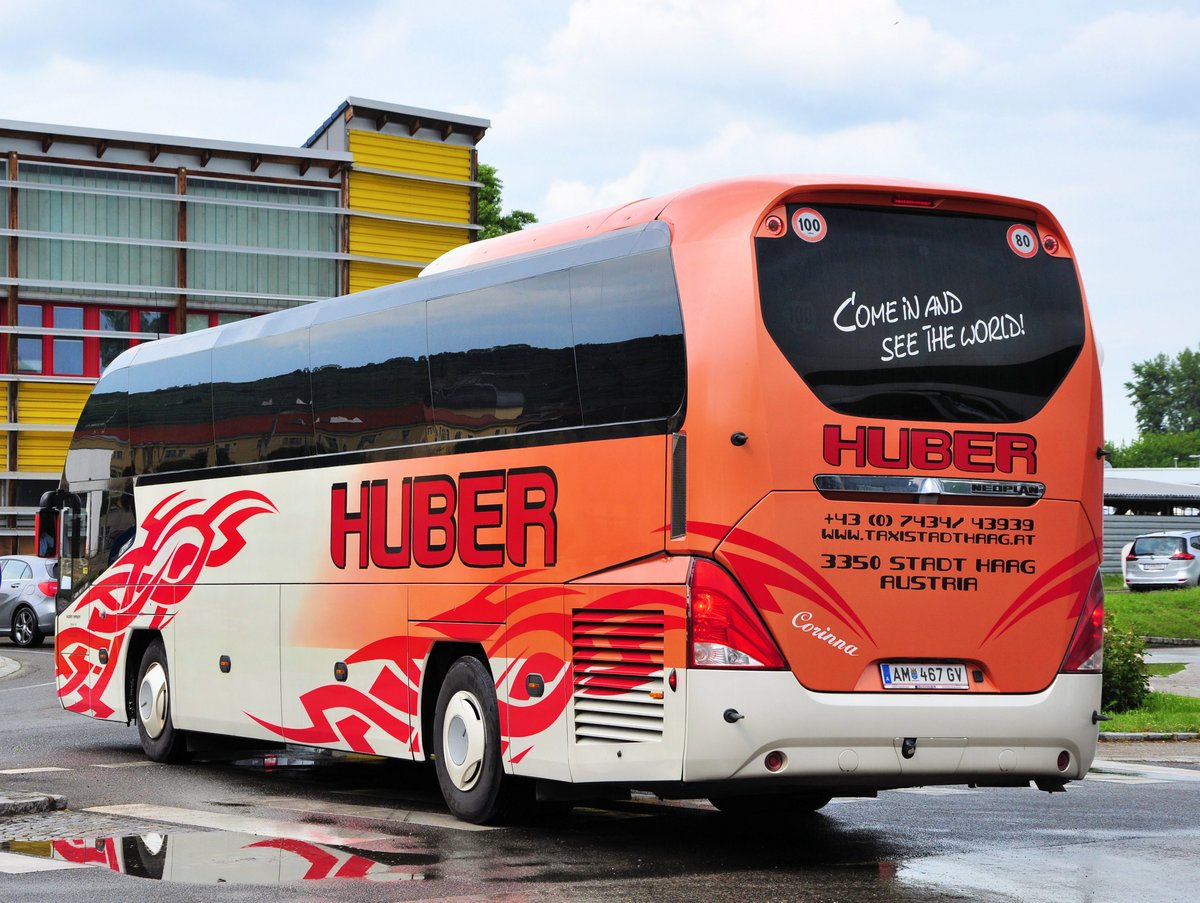 Neoplan Cityliner von Huber Reisen aus Nieder�sterreich in Krems unterwegs.