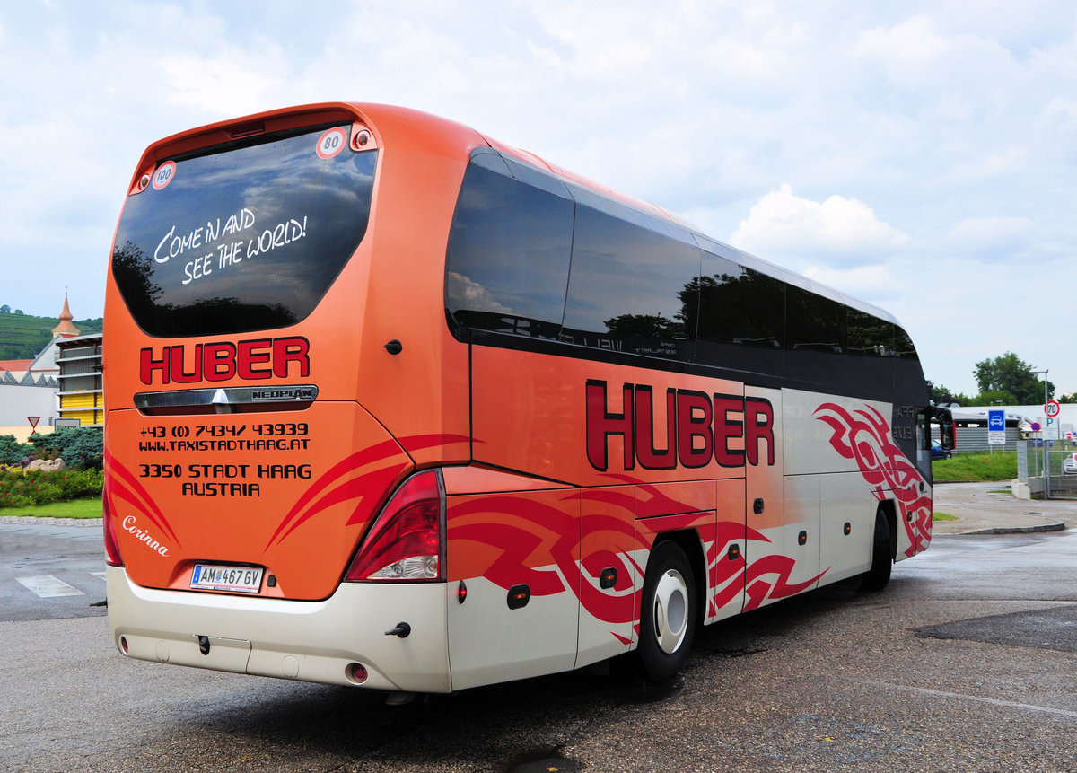 Neoplan Cityliner von Huber Reisen aus Nieder�sterreich in Krems unterwegs.