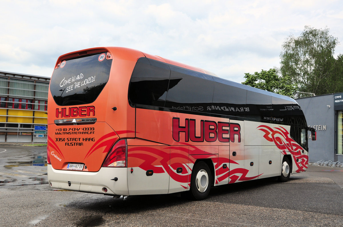 Neoplan Cityliner von Huber Reisen aus Nieder�sterreich in Krems unterwegs.