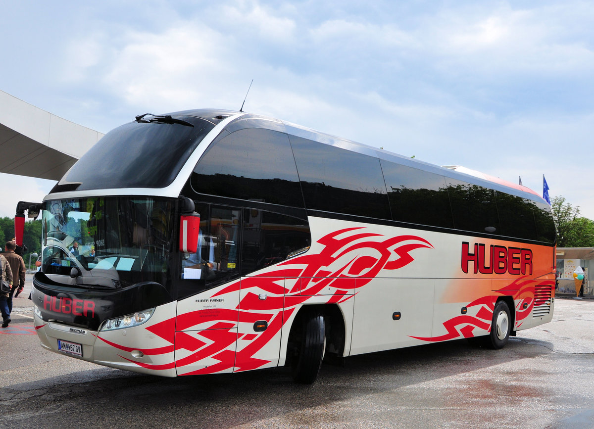 Neoplan Cityliner von Huber Reisen aus Nieder�sterreich in Krems unterwegs.