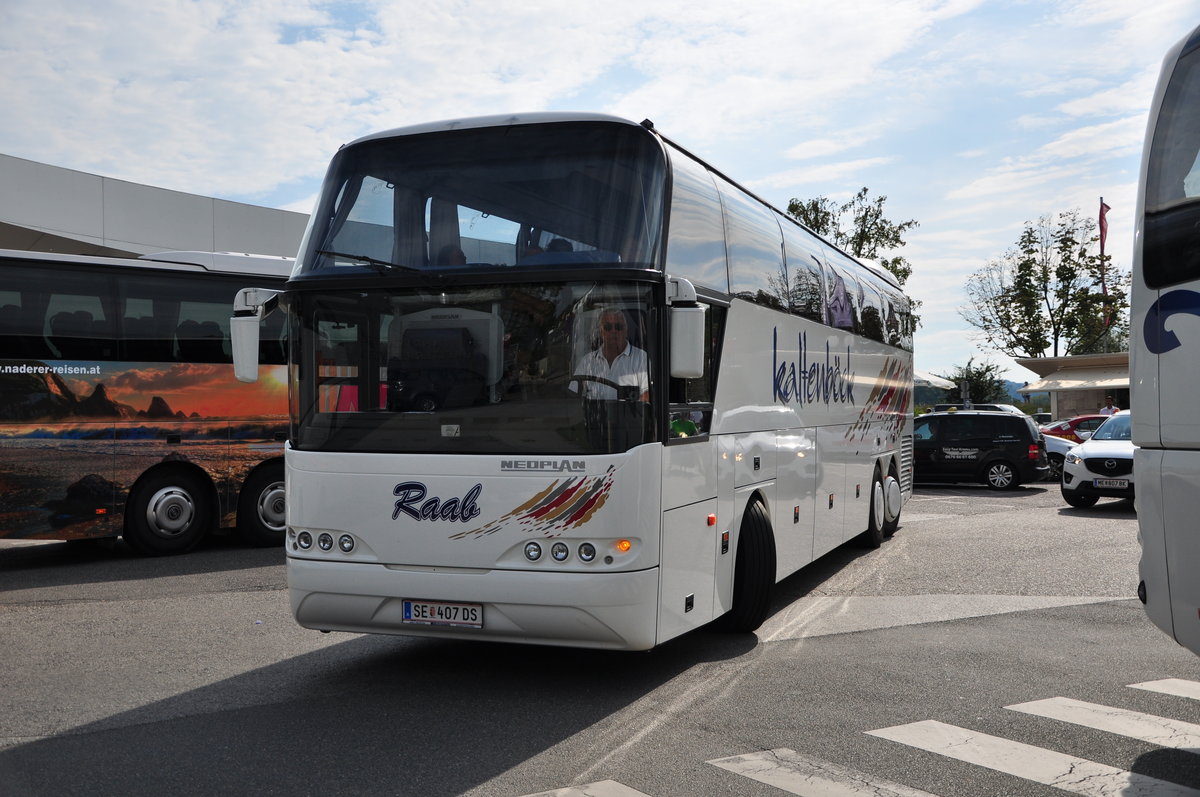 Neoplan Cityliner von Kaltenb�ck Reisen aus �sterreich in Krems gesehen.