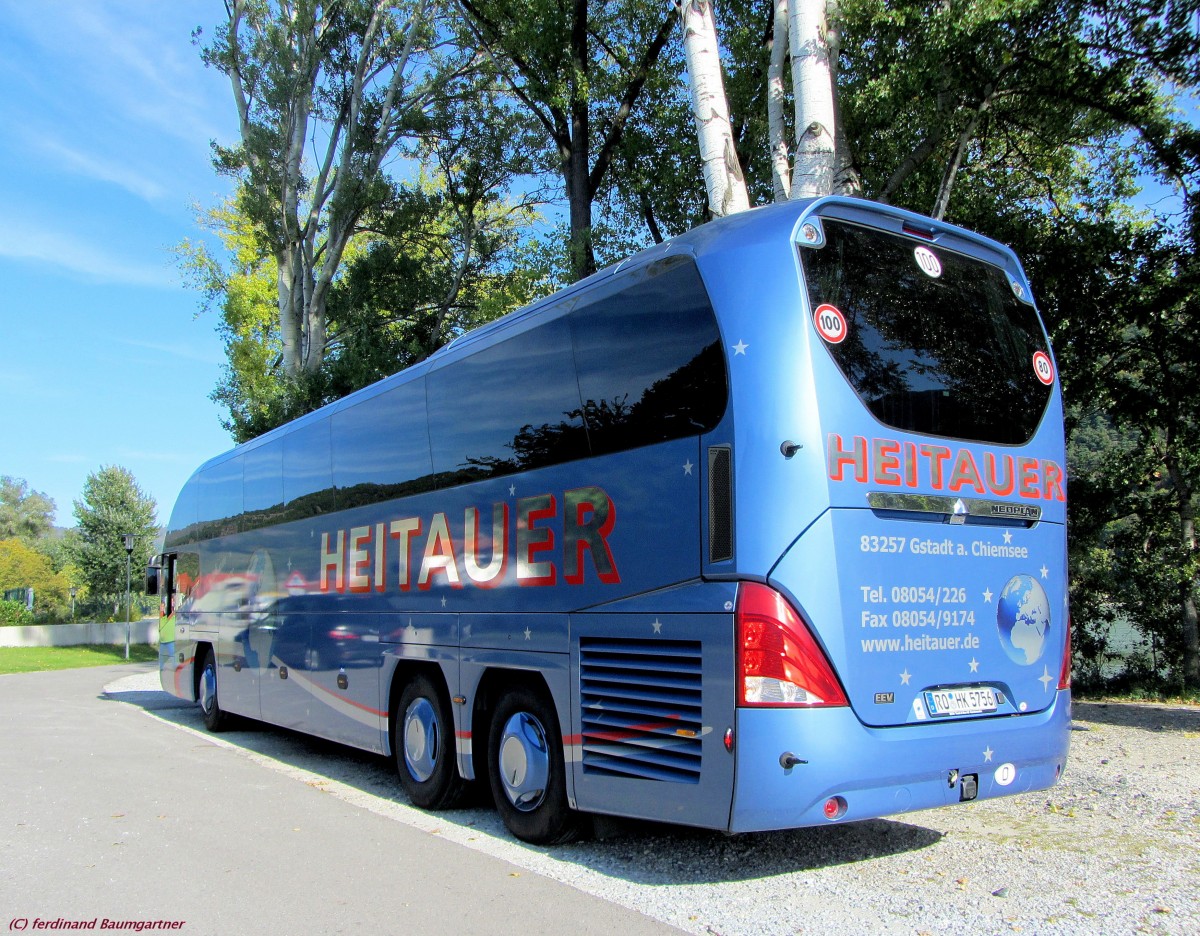 Neoplan Cityliner von Karl Heitauer Busreisen aus der BRD im Herbst 2013 in der Wachau/N.�. gesehen.