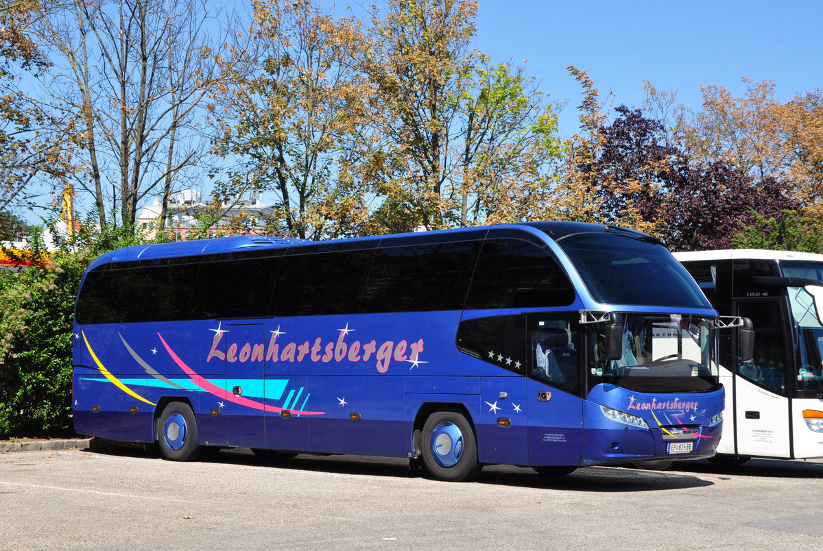 Neoplan Cityliner von Leonhartsberger Reisen aus �sterreich in Krems gesehen.
