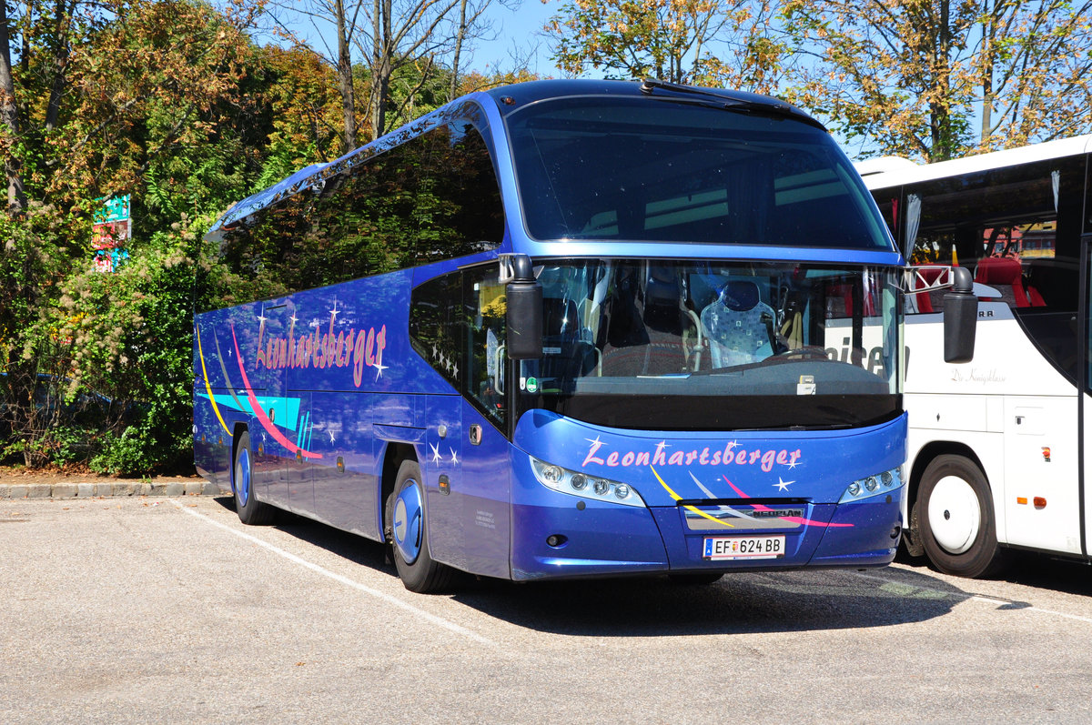 Neoplan Cityliner von Leonhartsberger Reisen aus �sterreich in Krems gesehen.