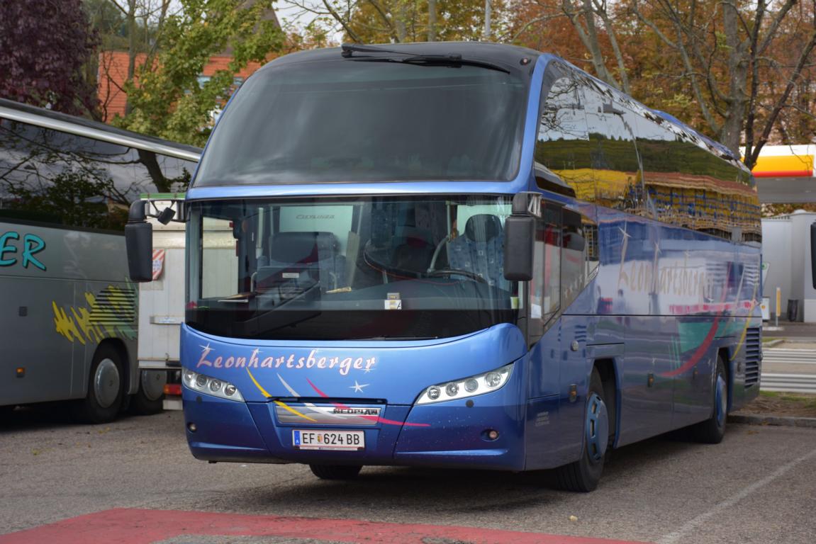 Neoplan Cityliner von Leonhartsberger Reisen aus �sterreich 10/2017 in Krems.