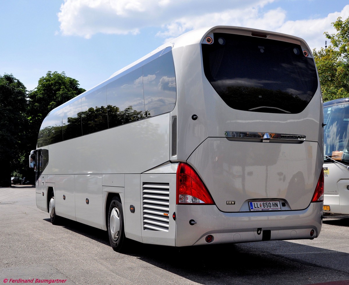 NEOPLAN CITYLINER von LITZLBAUER Clubreisen/�sterreich im Juli 2013 in Krems gesehen.