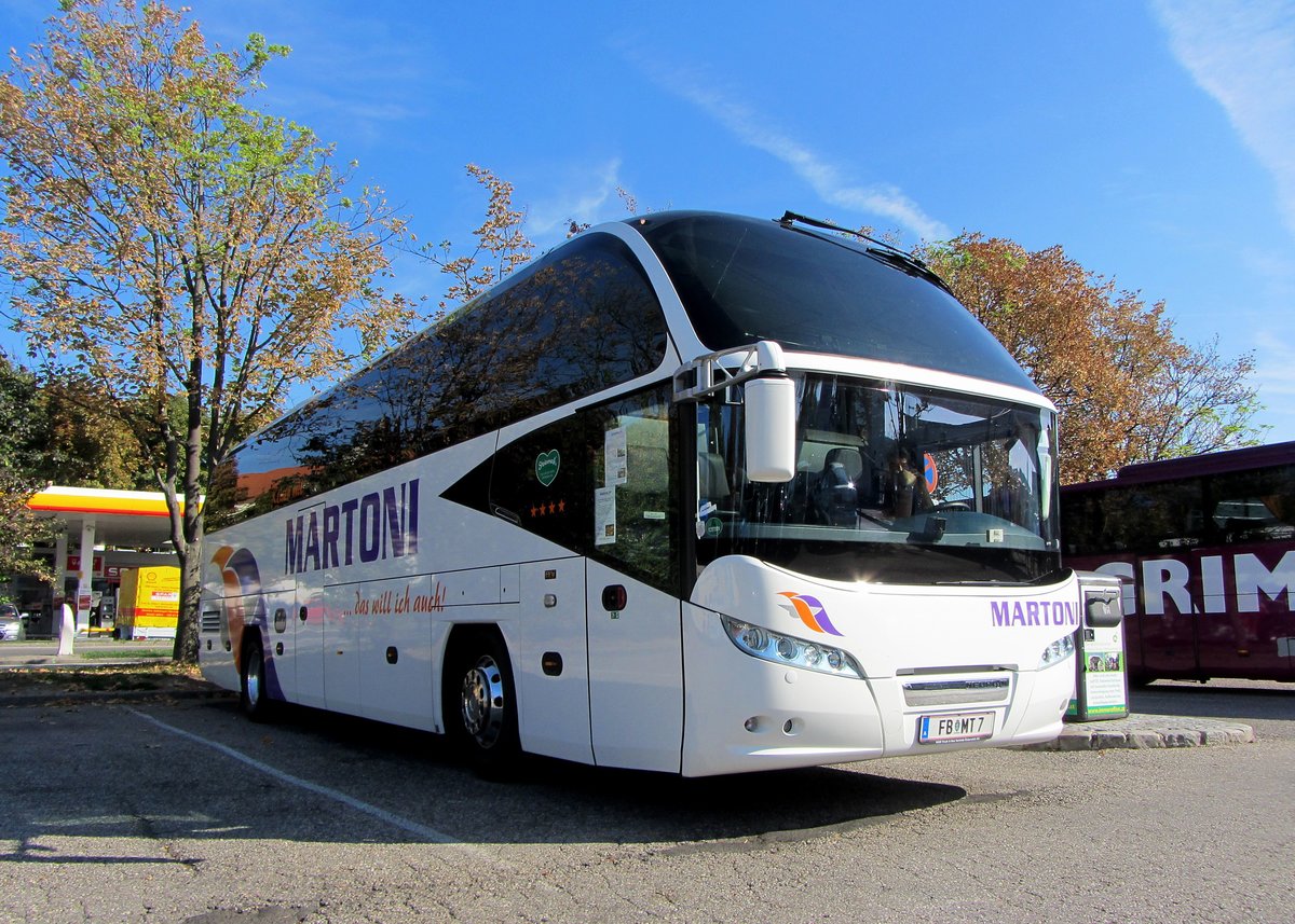 Neoplan Cityliner von Martoni Reisen aus �sterreich in Krems gesehen.