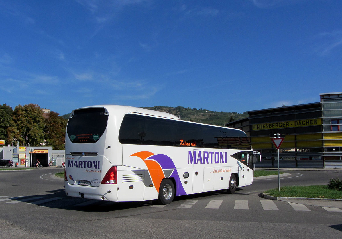 Neoplan Cityliner von Martoni Reisen aus �sterreich in Krems gesehen.